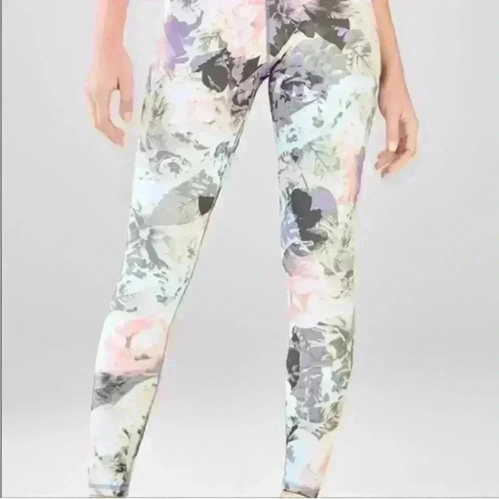 Define PowerHold® Mid-Rise Legging - Picture 2 of 11